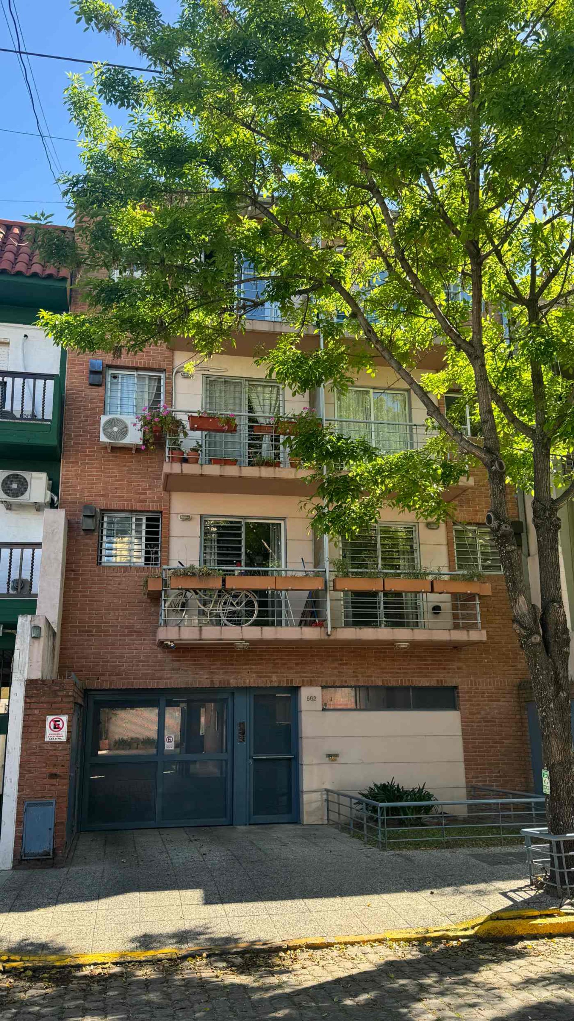 Venta 2 amb con cochera en San Isidro La Calabria