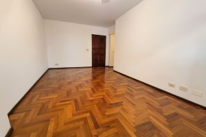 Departamento 3 Ambientes con Patio en Olivos