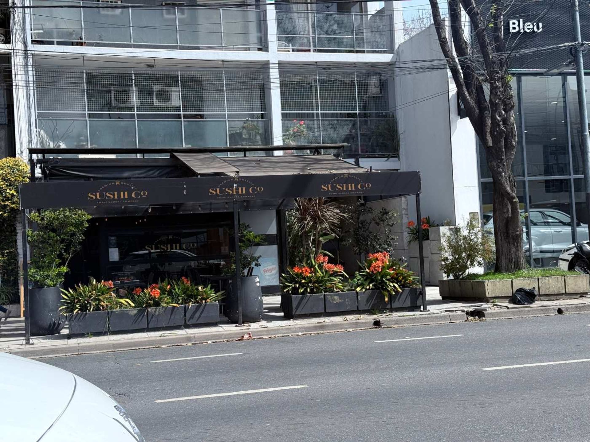 Commercial space for sale in Olivos with rental income, suitable for gastronomy