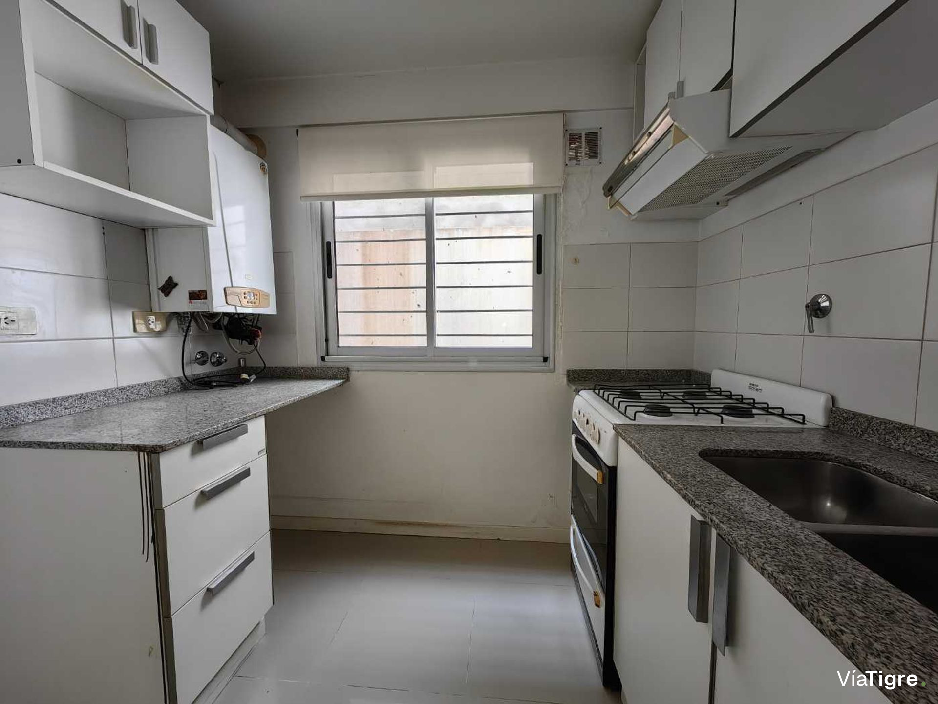 Departamento dos ambientes en suite-cochera