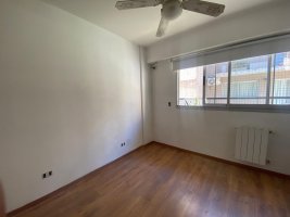 Departamento dos ambientes en suite-cochera