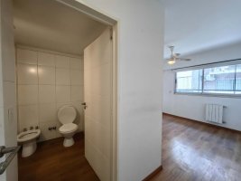 Departamento dos ambientes en suite-cochera