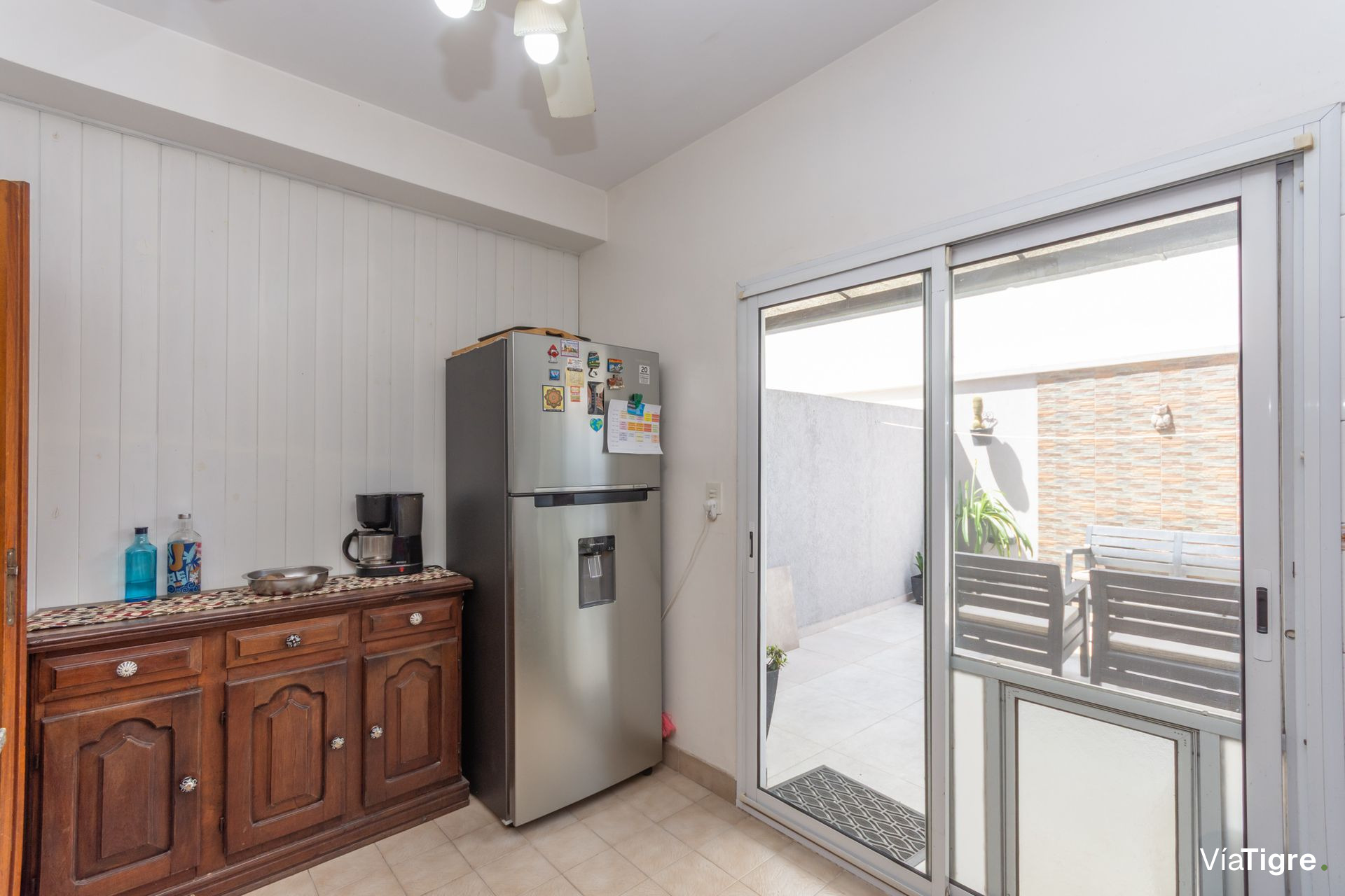 Triplex 4 amb en Venta con cochera y patio Olivos