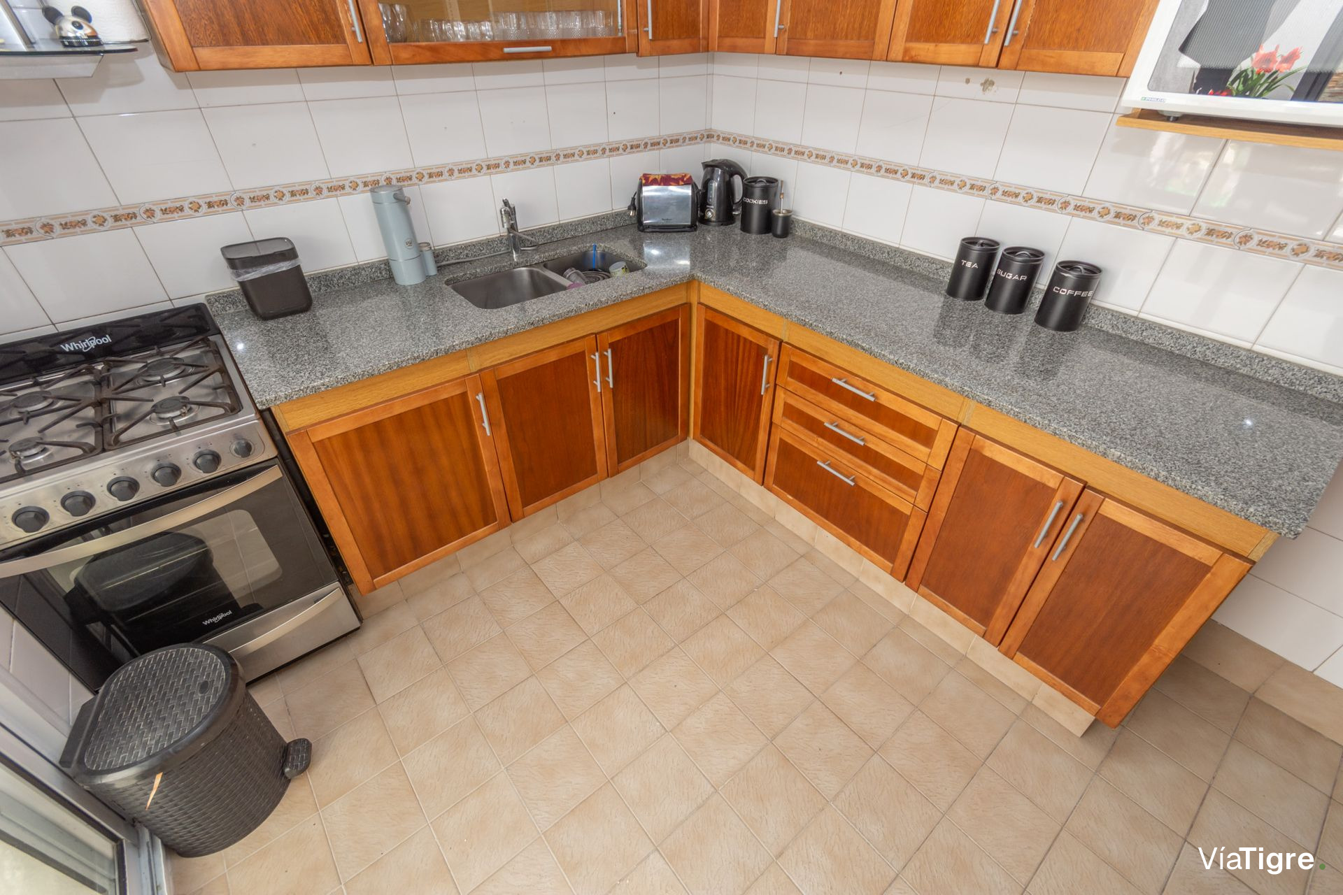 Triplex 4 amb en Venta con cochera y patio Olivos