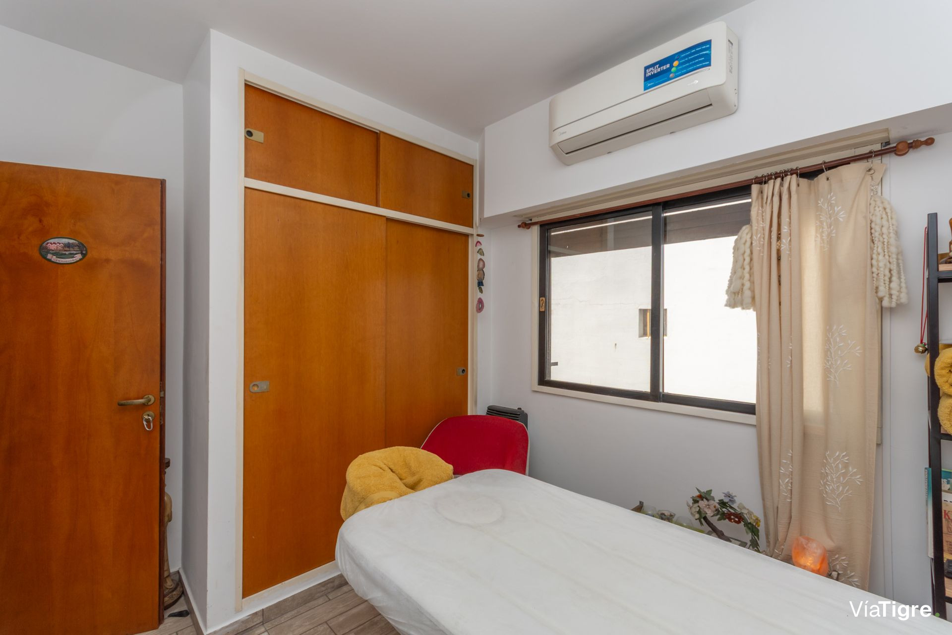 Triplex 4 amb en Venta con cochera y patio Olivos