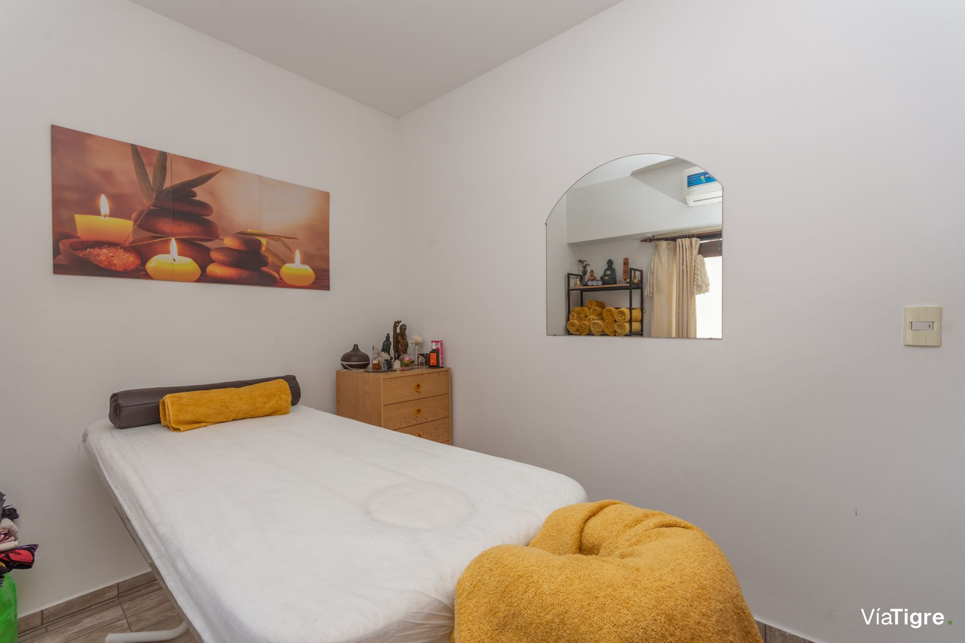 Triplex 4 amb en Venta con cochera y patio Olivos