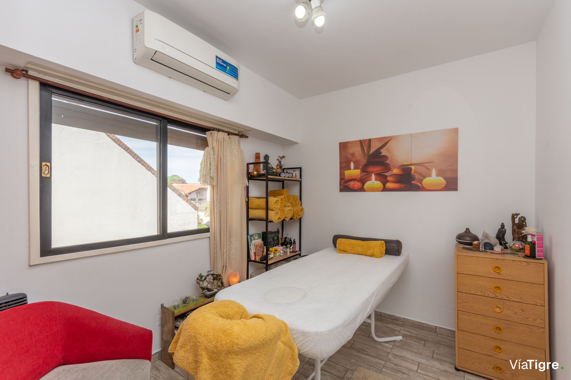 Triplex 4 amb en Venta con cochera y patio Olivos