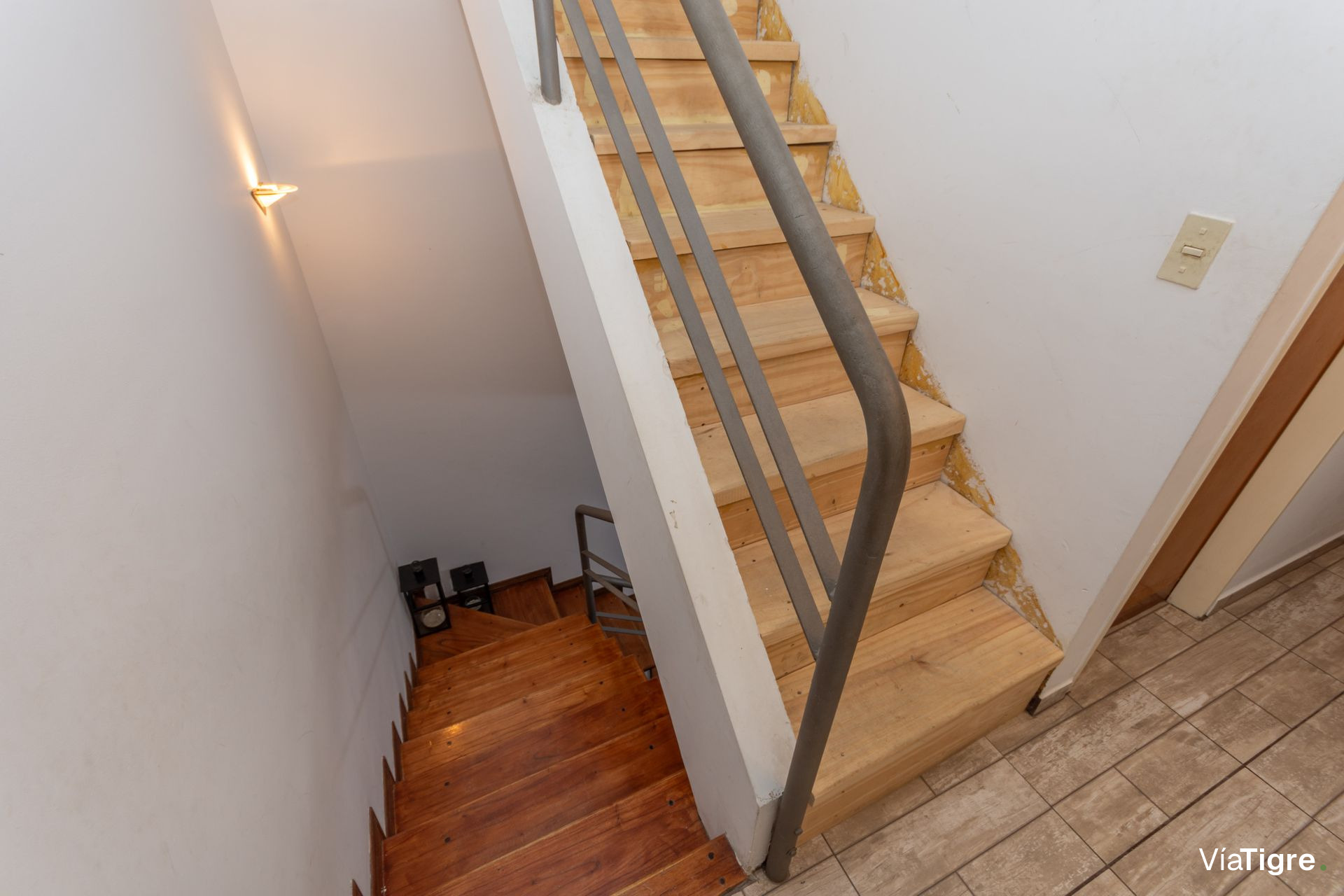 Triplex 4 amb en Venta con cochera y patio Olivos