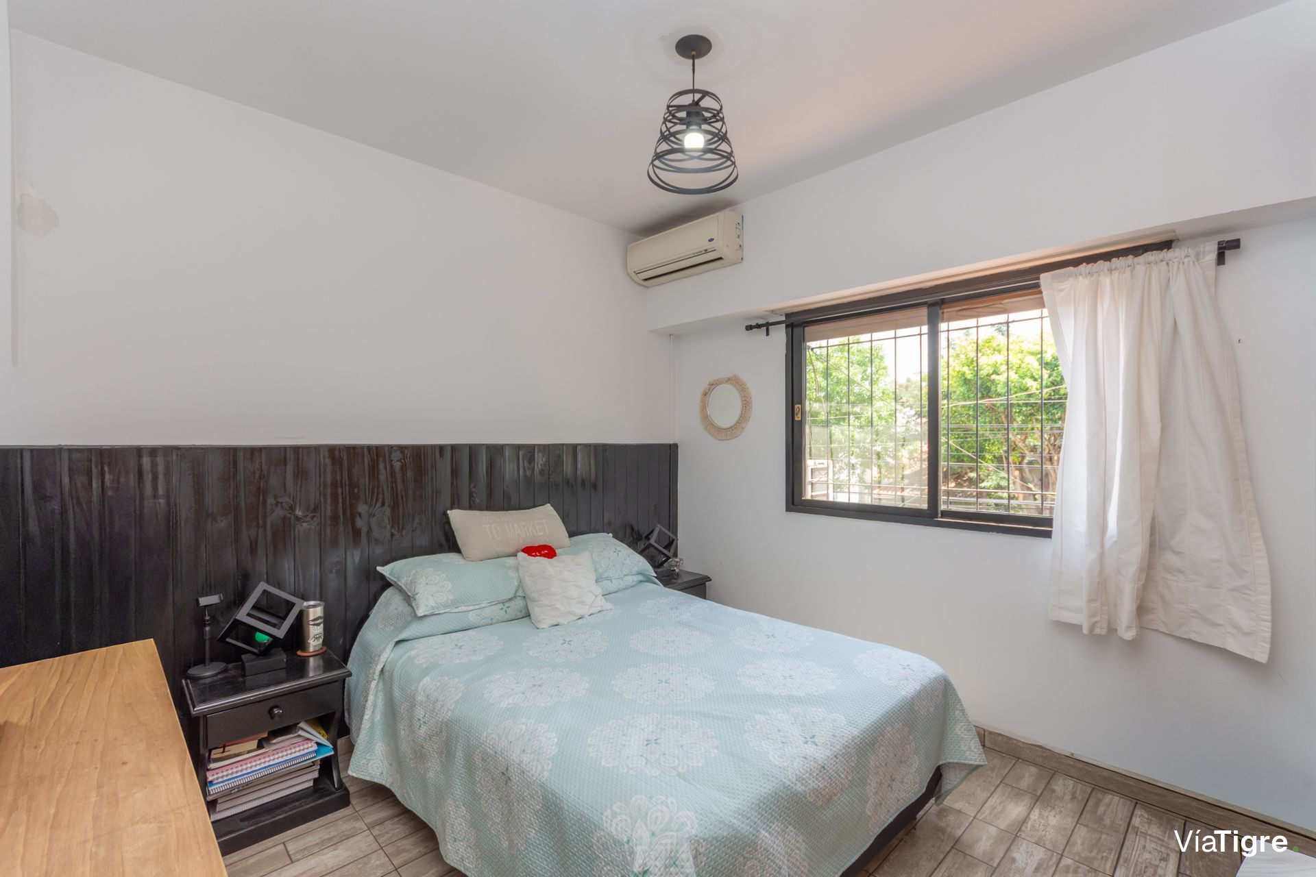 Triplex 4 amb en Venta con cochera y patio Olivos