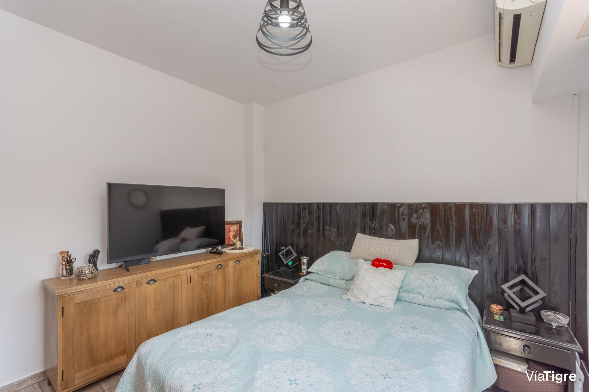 Triplex 4 amb en Venta con cochera y patio Olivos