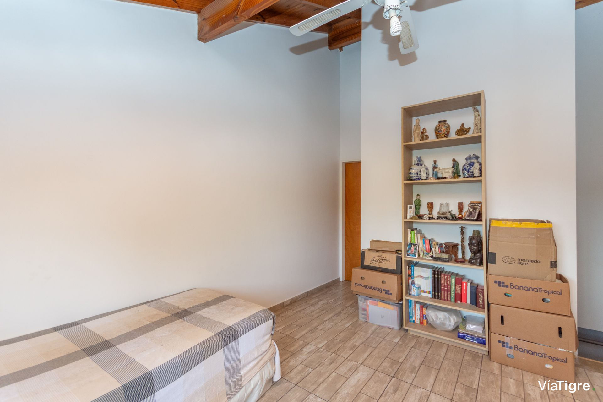 Triplex 4 amb en Venta con cochera y patio Olivos