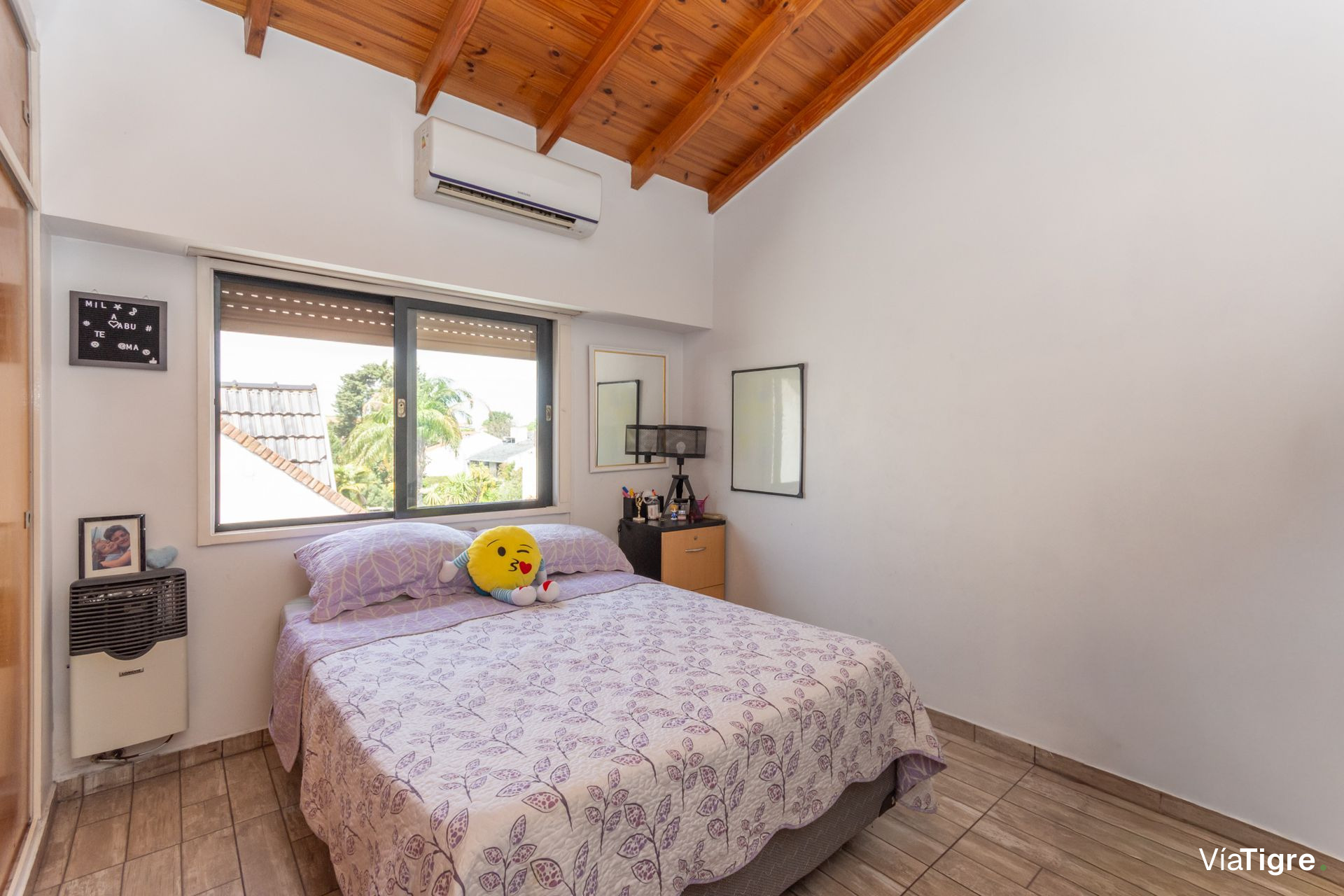 Triplex 4 amb en Venta con cochera y patio Olivos