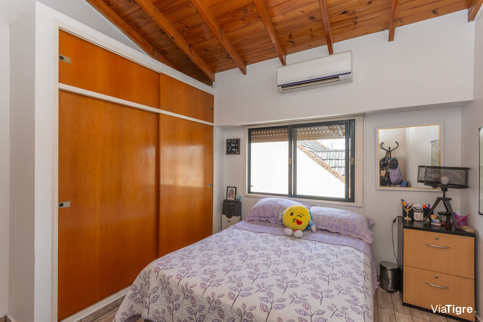 Triplex 4 amb en Venta con cochera y patio Olivos
