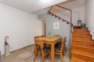 Triplex 4 amb en Venta con cochera y patio Olivos