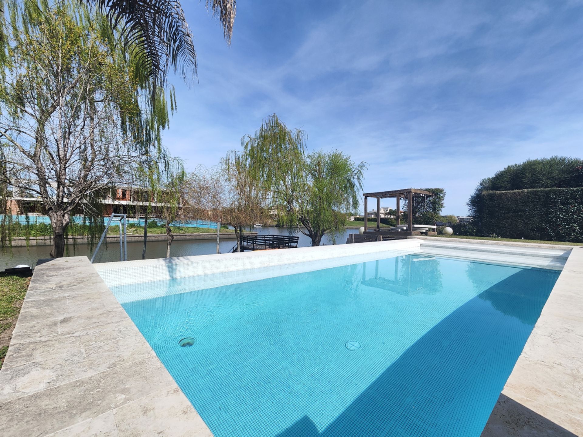 Casa en Venta en Barrio San Benito Lote al RIO
