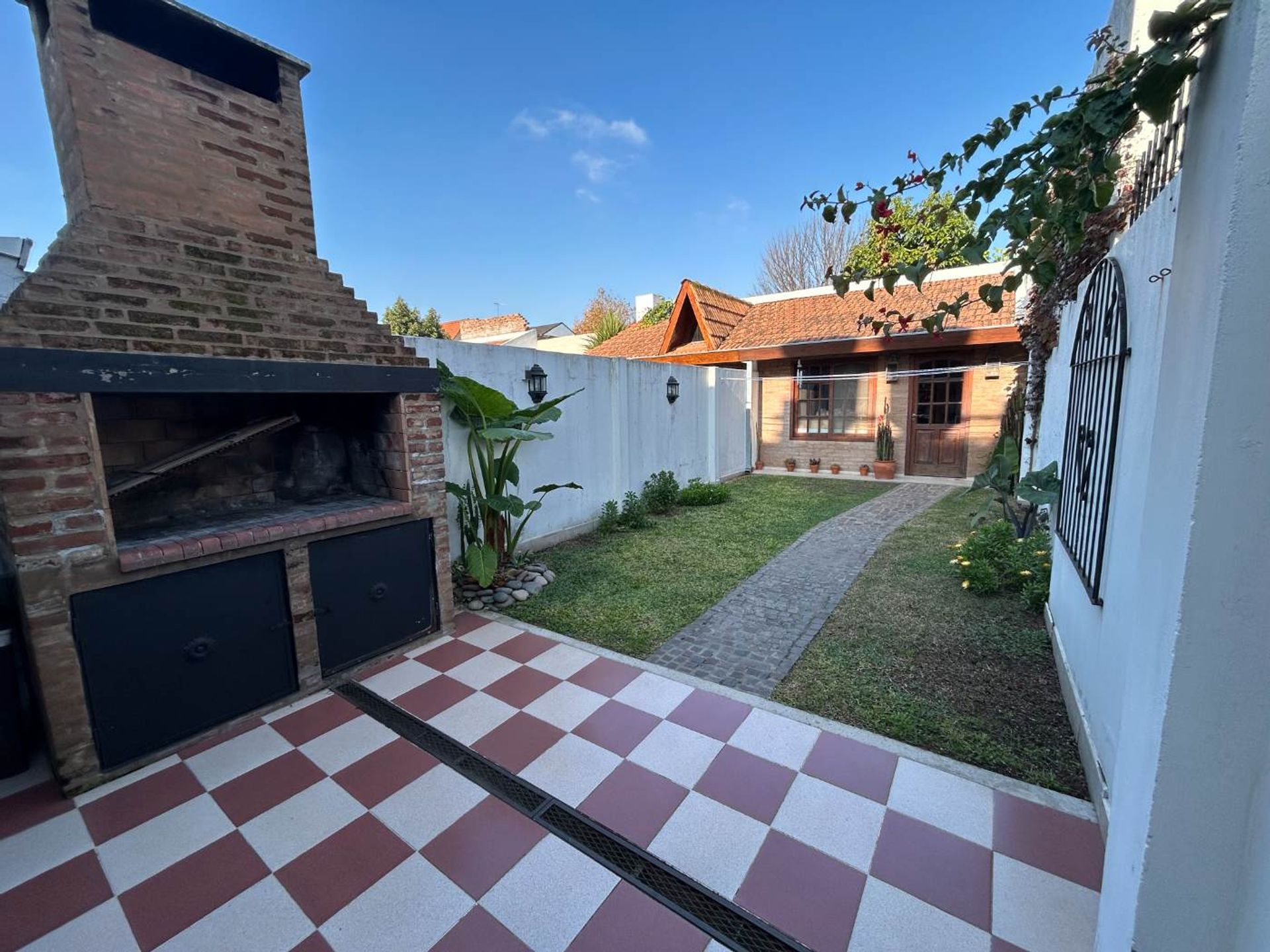 5-Room House for Sale in Martinez