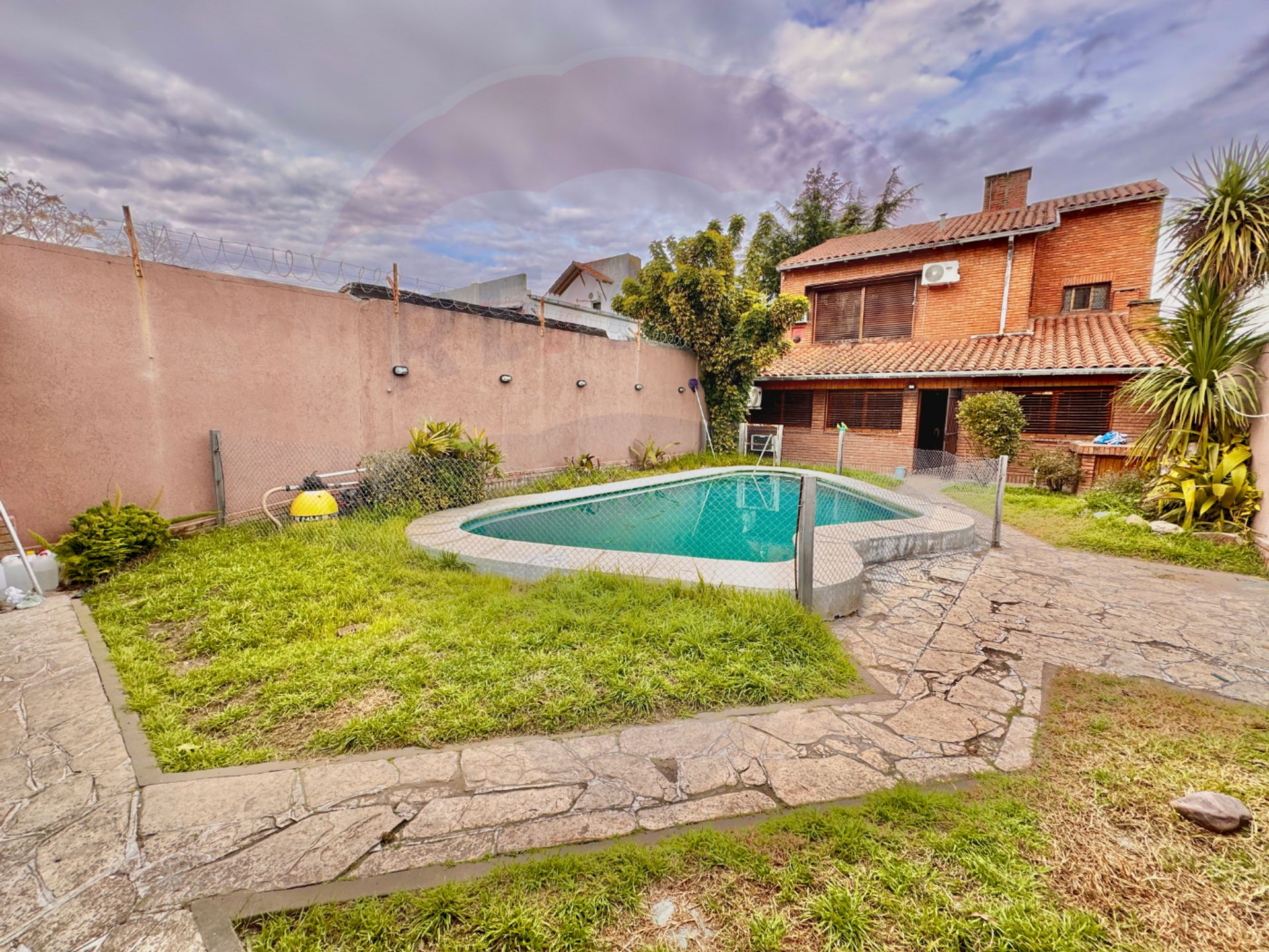 chalet 4 ambientes jardin, pileta y quincho