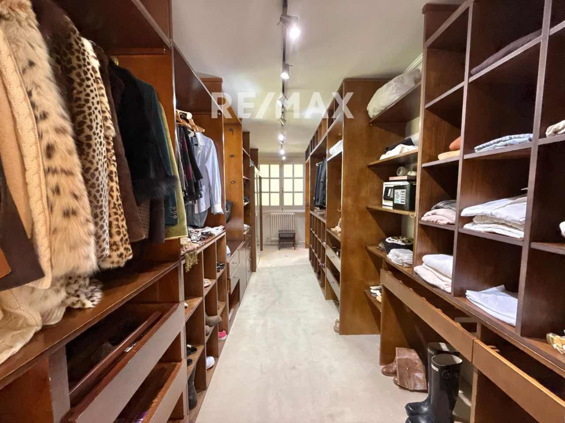 VENTA CASA 6 dormitorios PACHECO pileta y parque