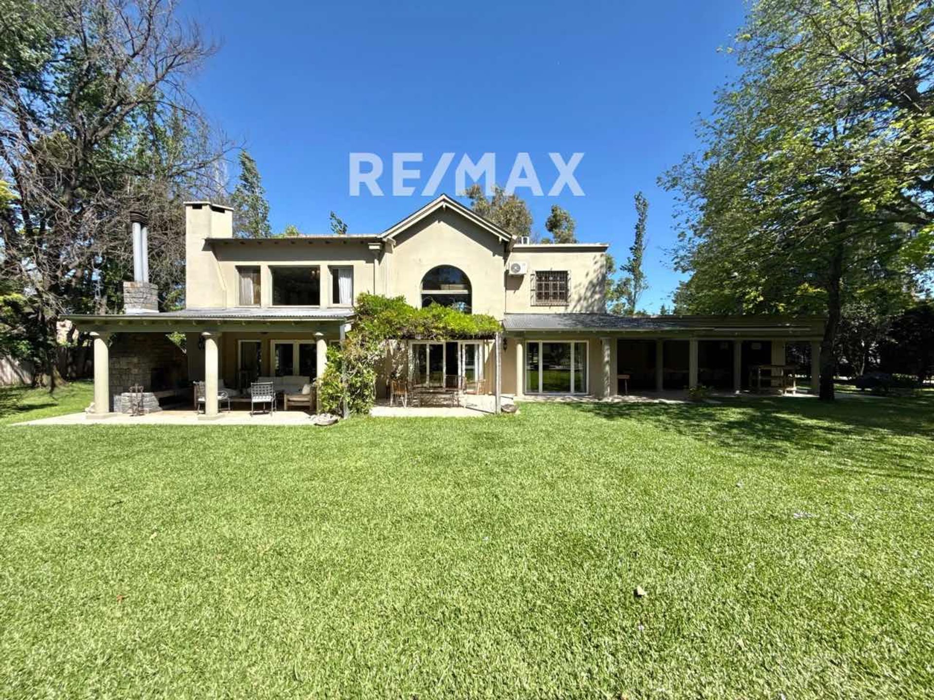 VENTA CASA 6 dormitorios PACHECO pileta y parque