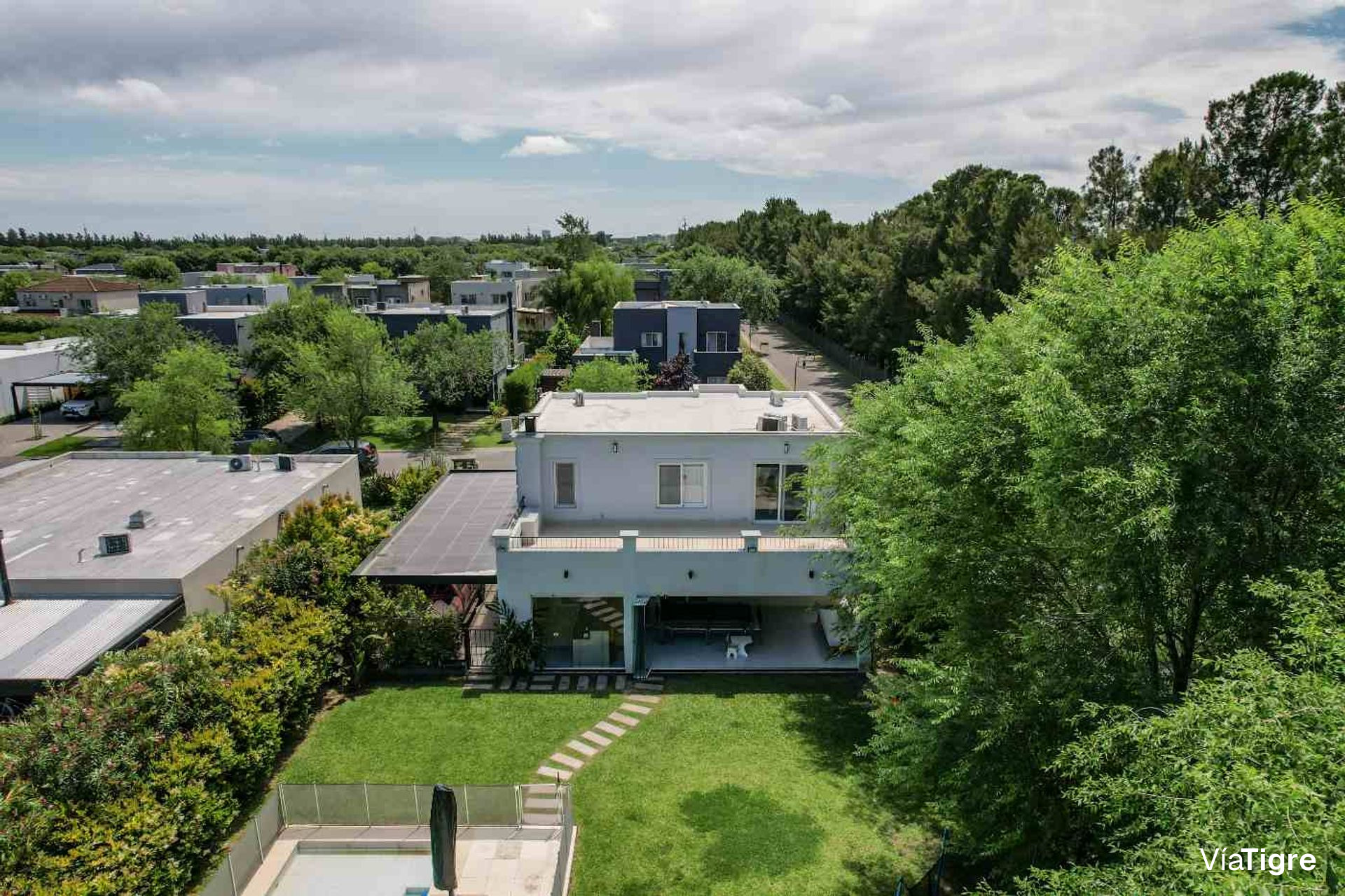 Venta casa 5 ambientes en La Comarca