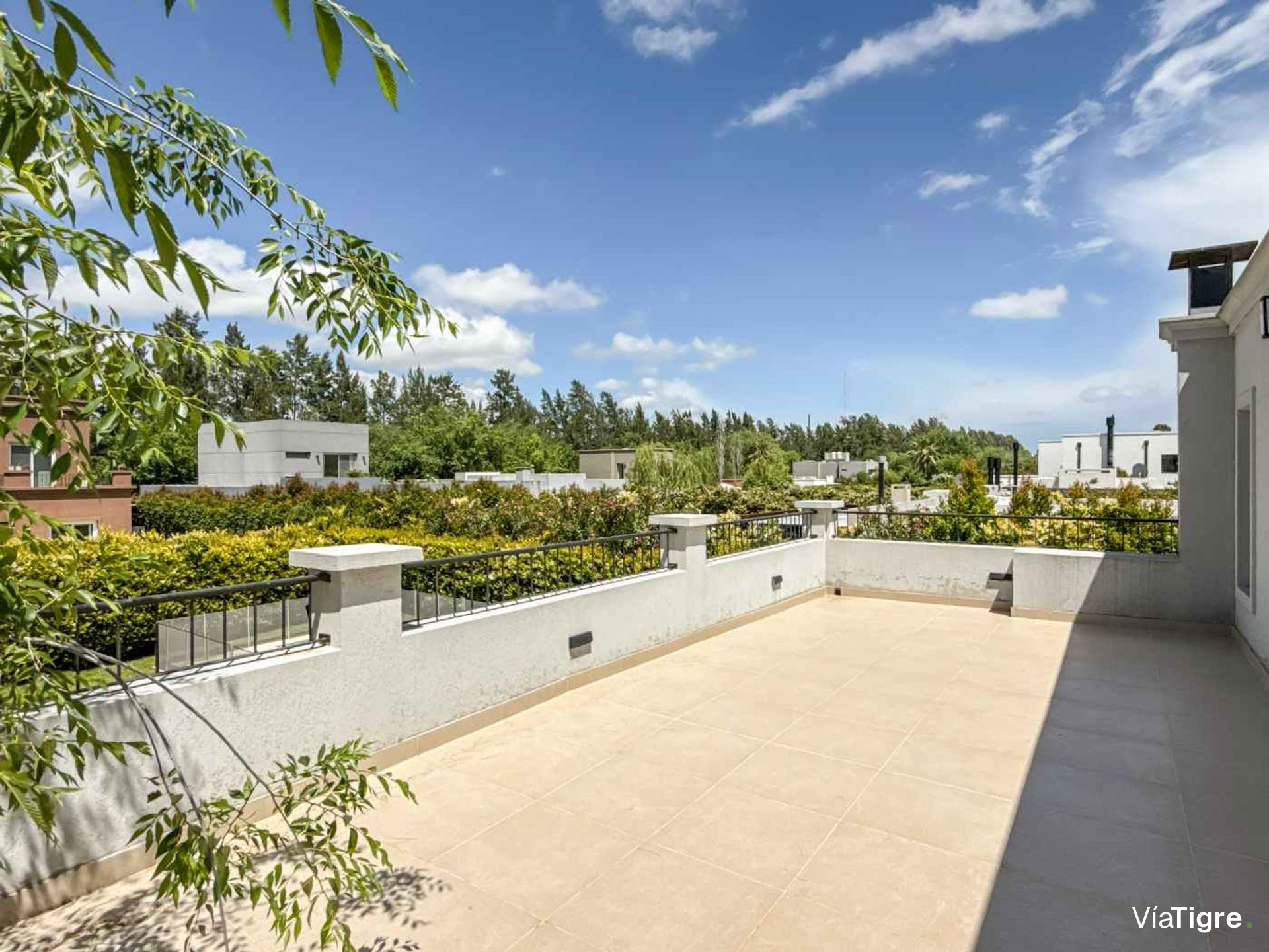 Venta casa 5 ambientes en La Comarca