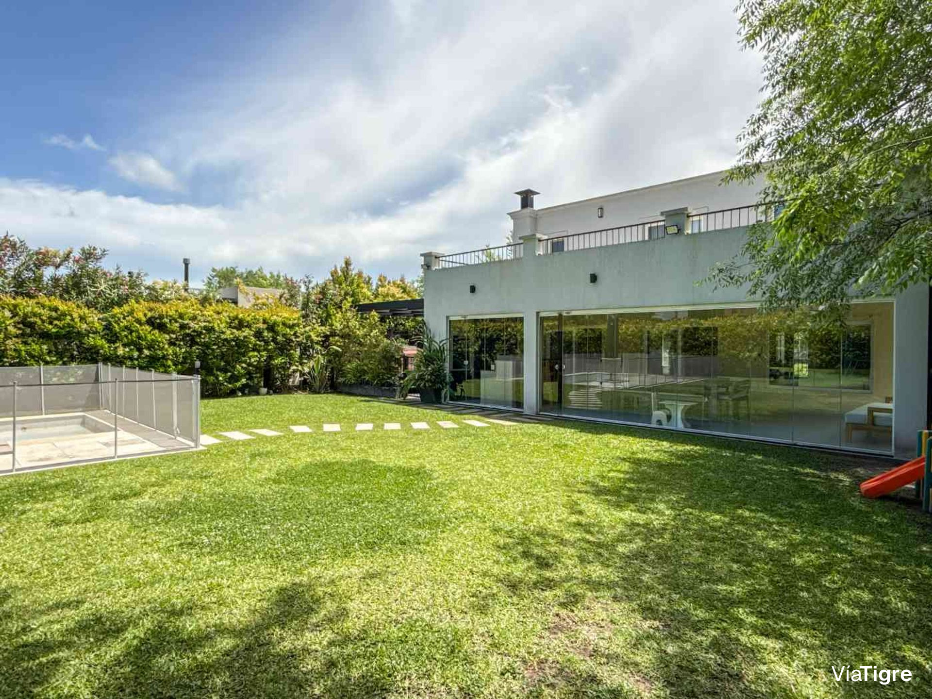 Venta casa 5 ambientes en La Comarca