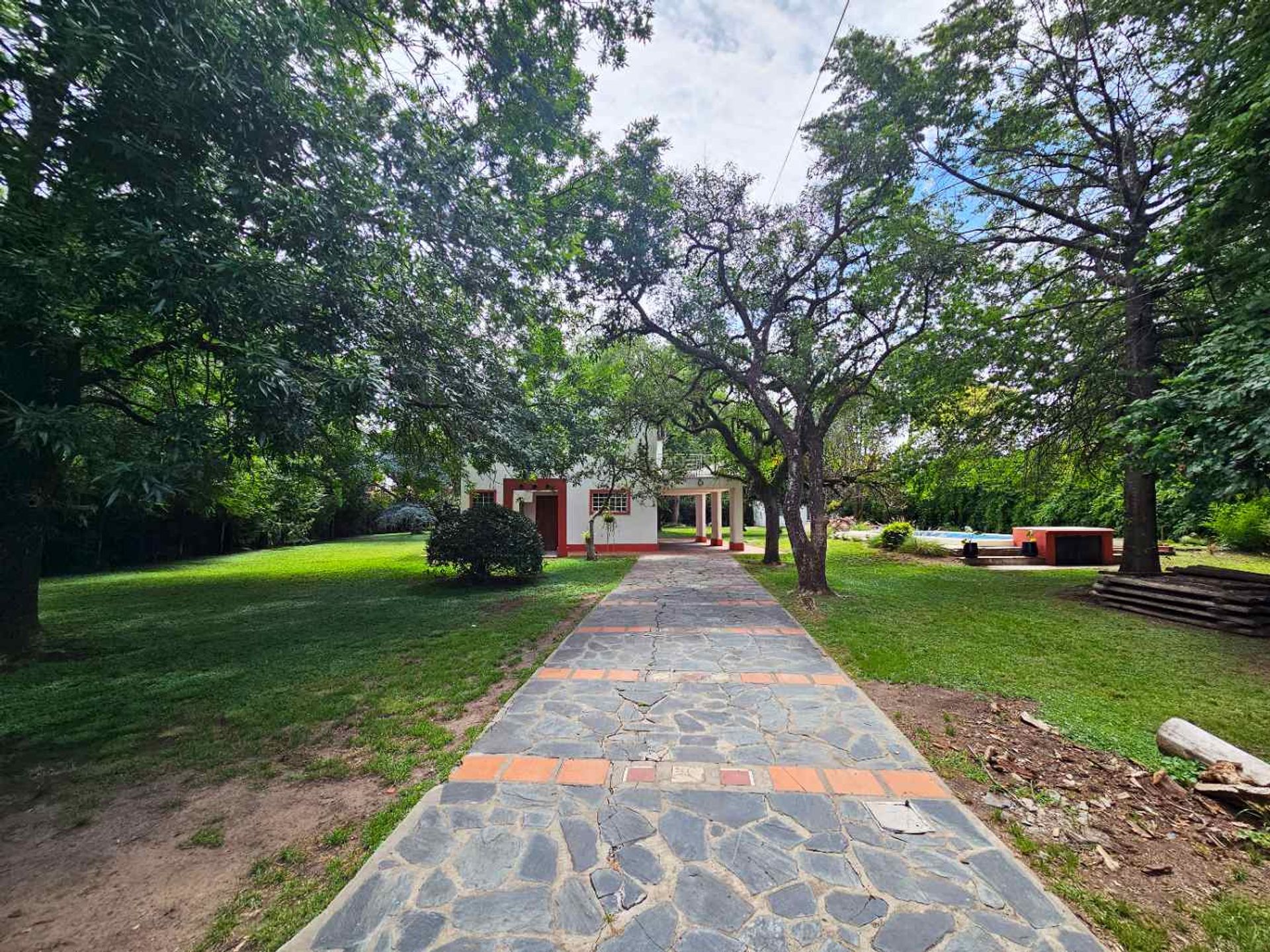 Venta casa Lopez Camelo - TIGRE-Pileta y Parque