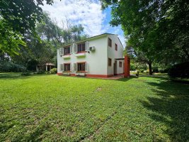 Lopez Camelo House for Sale - TIGRE Pool and Park