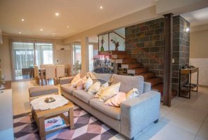 4-Room House for Sale in Olivos with Pool