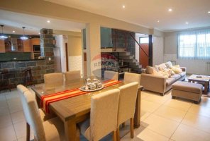 4-Room House for Sale in Olivos with Pool