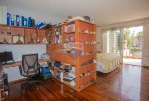 4-Room House for Sale in Olivos with Pool