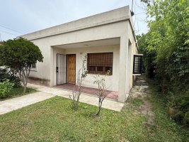 FOR SALE 3-room house with garden 50 meters from San Martin Ave.
