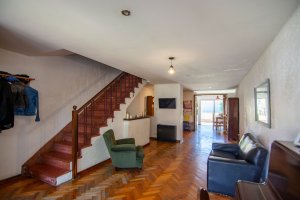 Duplex House for Sale – 5 Rooms with Pool – Olivos