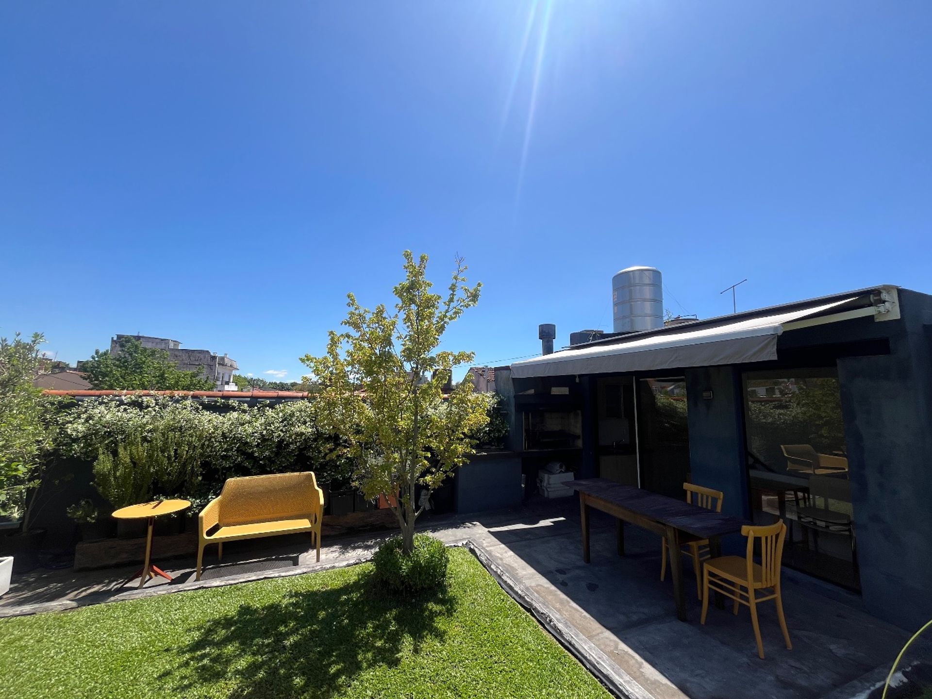 Ph en alquiler 3 ambientes Martinez terraza jardín