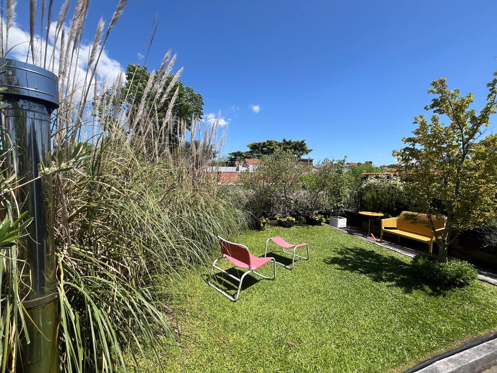 Ph en alquiler 3 ambientes Martinez terraza jardín