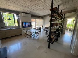 Ph en alquiler 3 ambientes Martinez terraza jardín