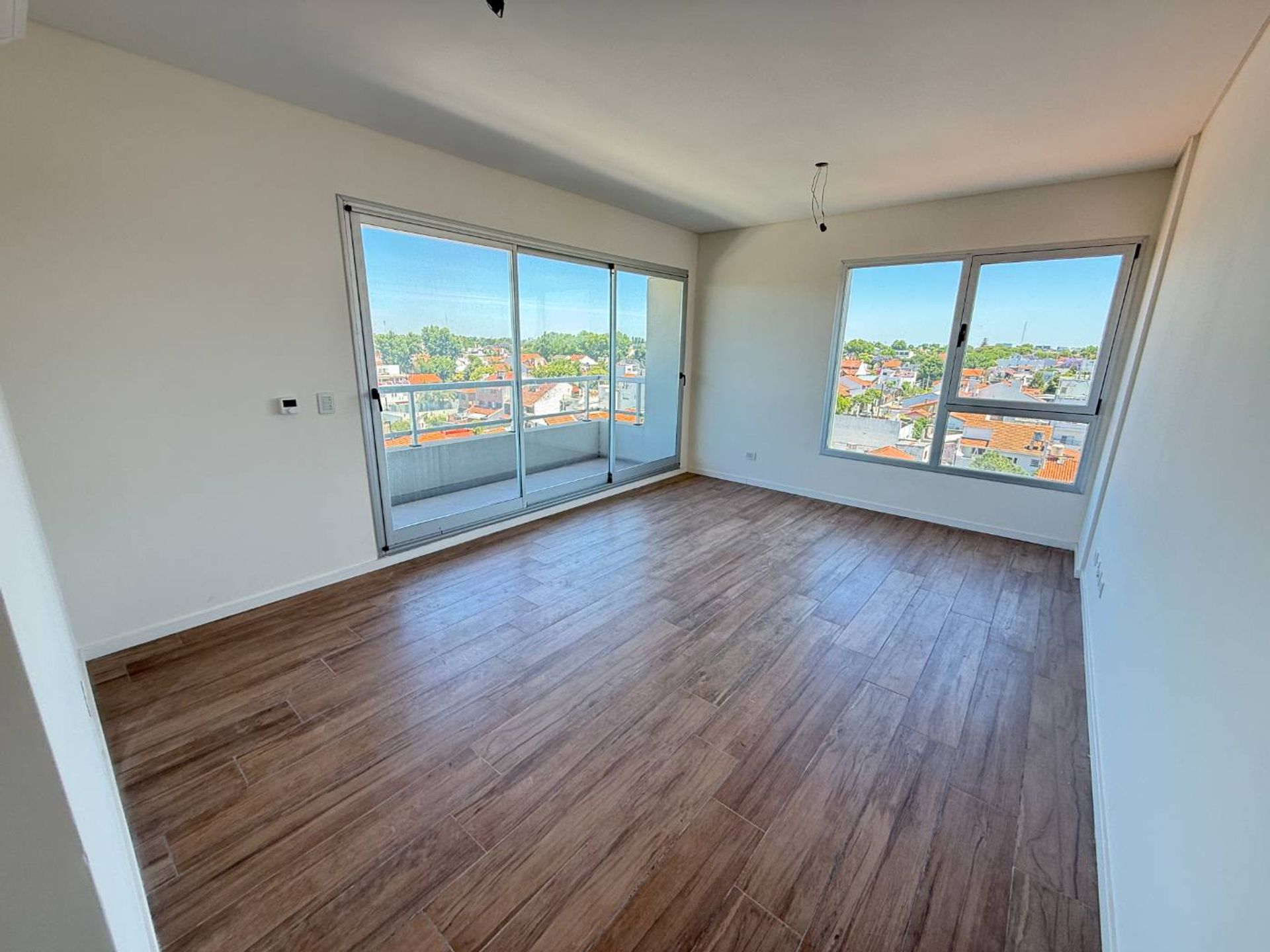 Alquiler 2 Amb. con Balcón y Cochera en Olivos