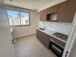 Alquiler 2 Amb. con Balcón y Cochera en Olivos