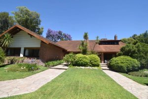 House for Sale – Lomas Golf, Pool, Park, 6 Rooms