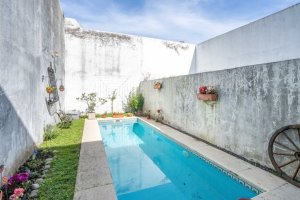 Triplex house, 5 rooms, garden and pool, sale in Florida