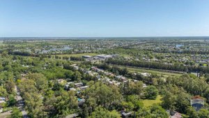 Sale: House in La Bota with large lot