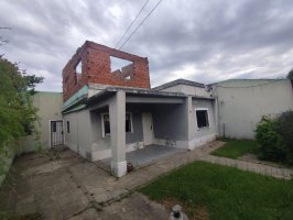 House for Sale with Garden and Barbecue Area in Ricardo Rojas