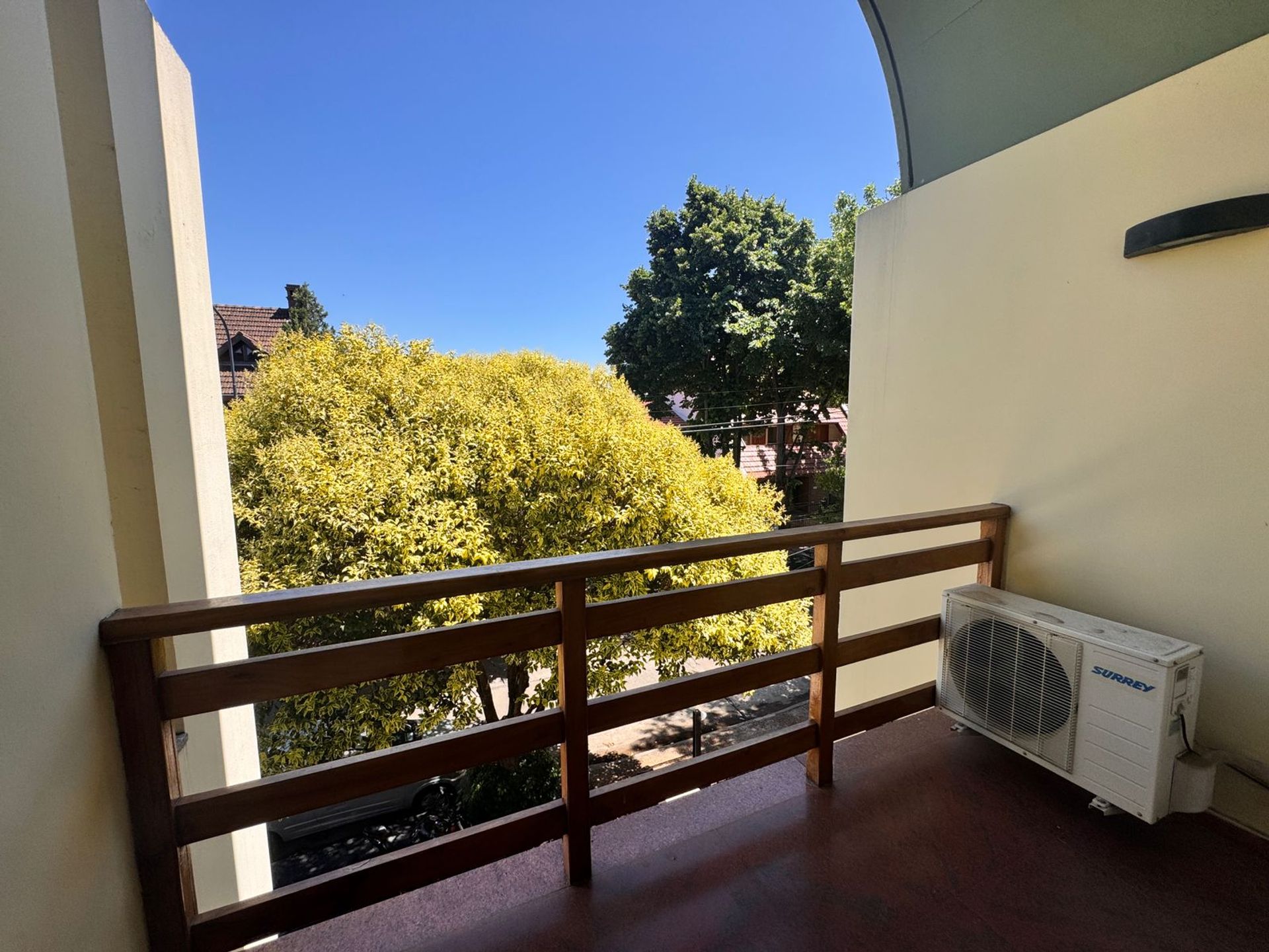 Casa en venta 4 amb y dependencia y jardin Florida