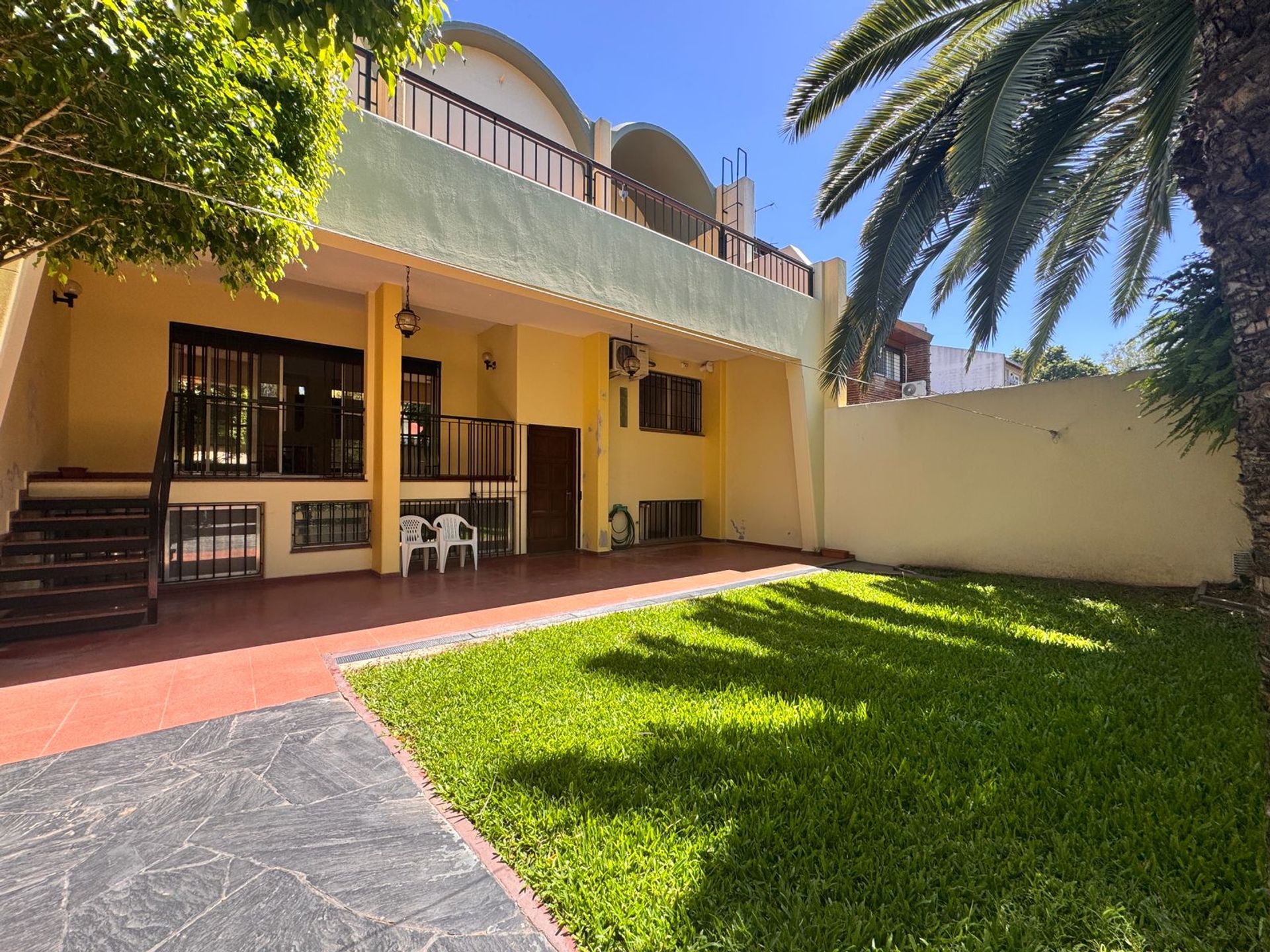 Casa en venta 4 amb y dependencia y jardin Florida