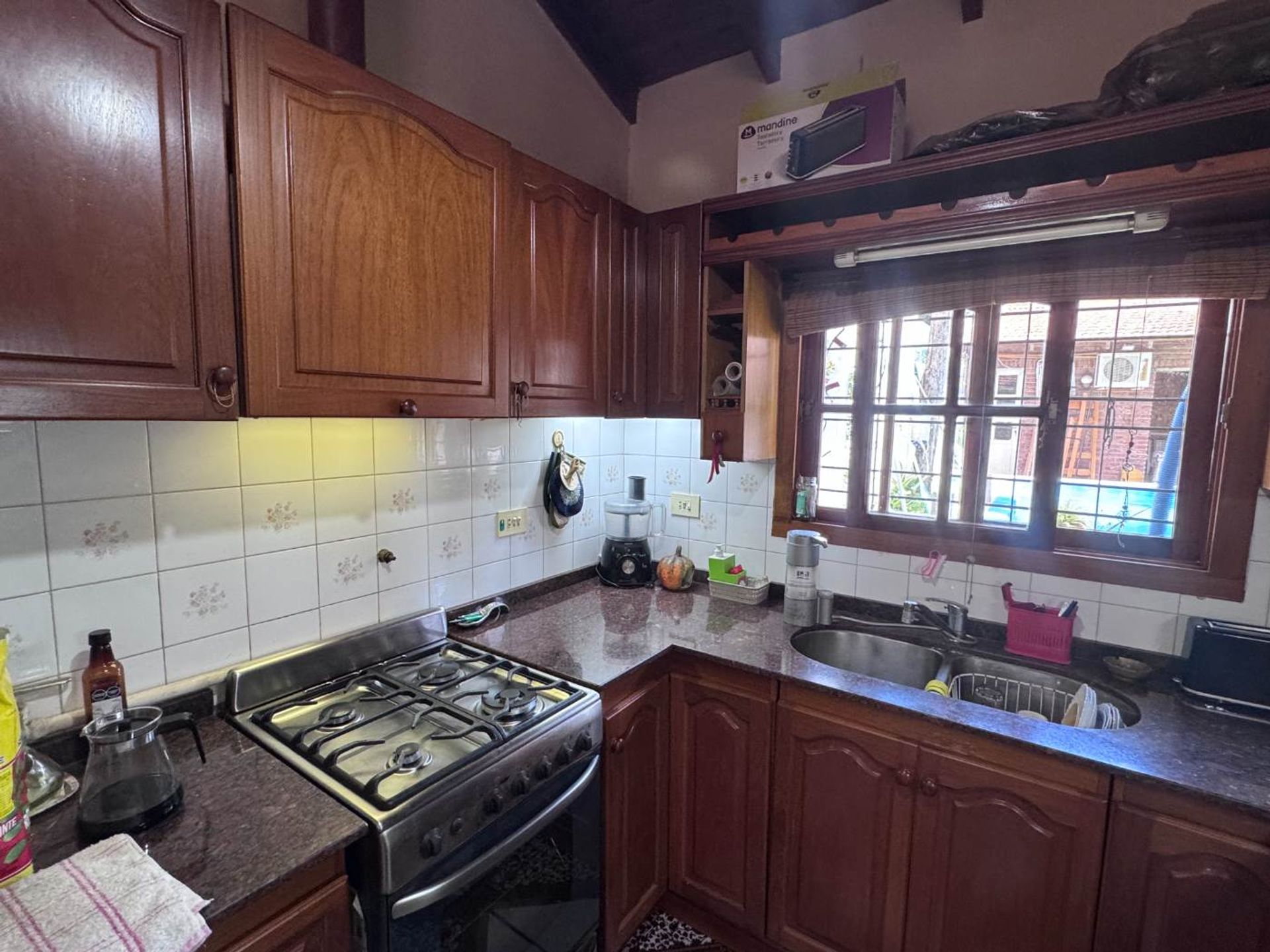 Casa en venta cerca Av. con pileta APTO CREDITO