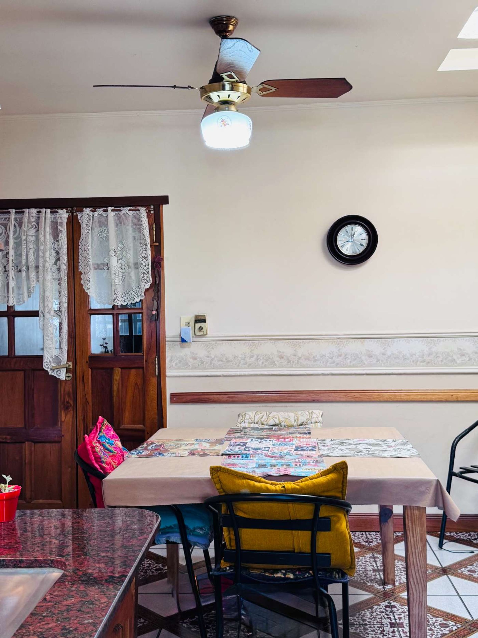 Casa en venta cerca Av. con pileta APTO CREDITO