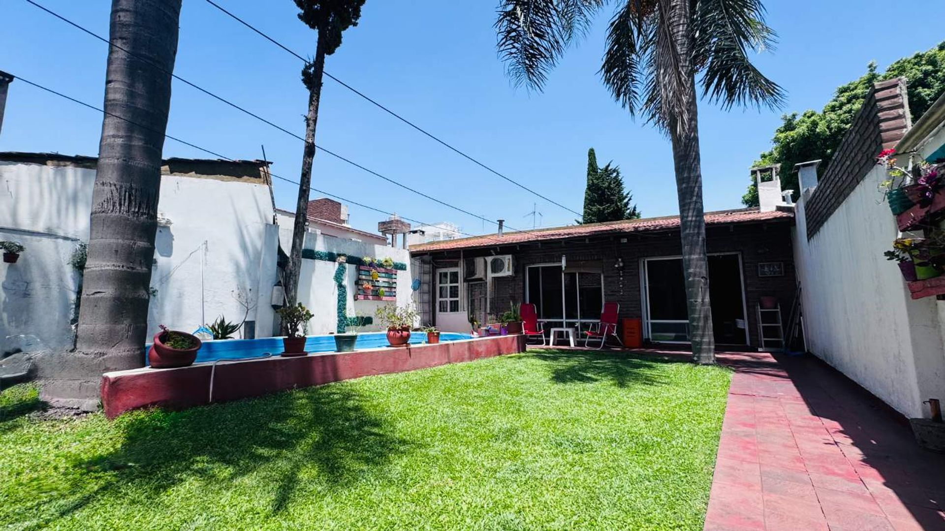 Casa en venta cerca Av. con pileta APTO CREDITO