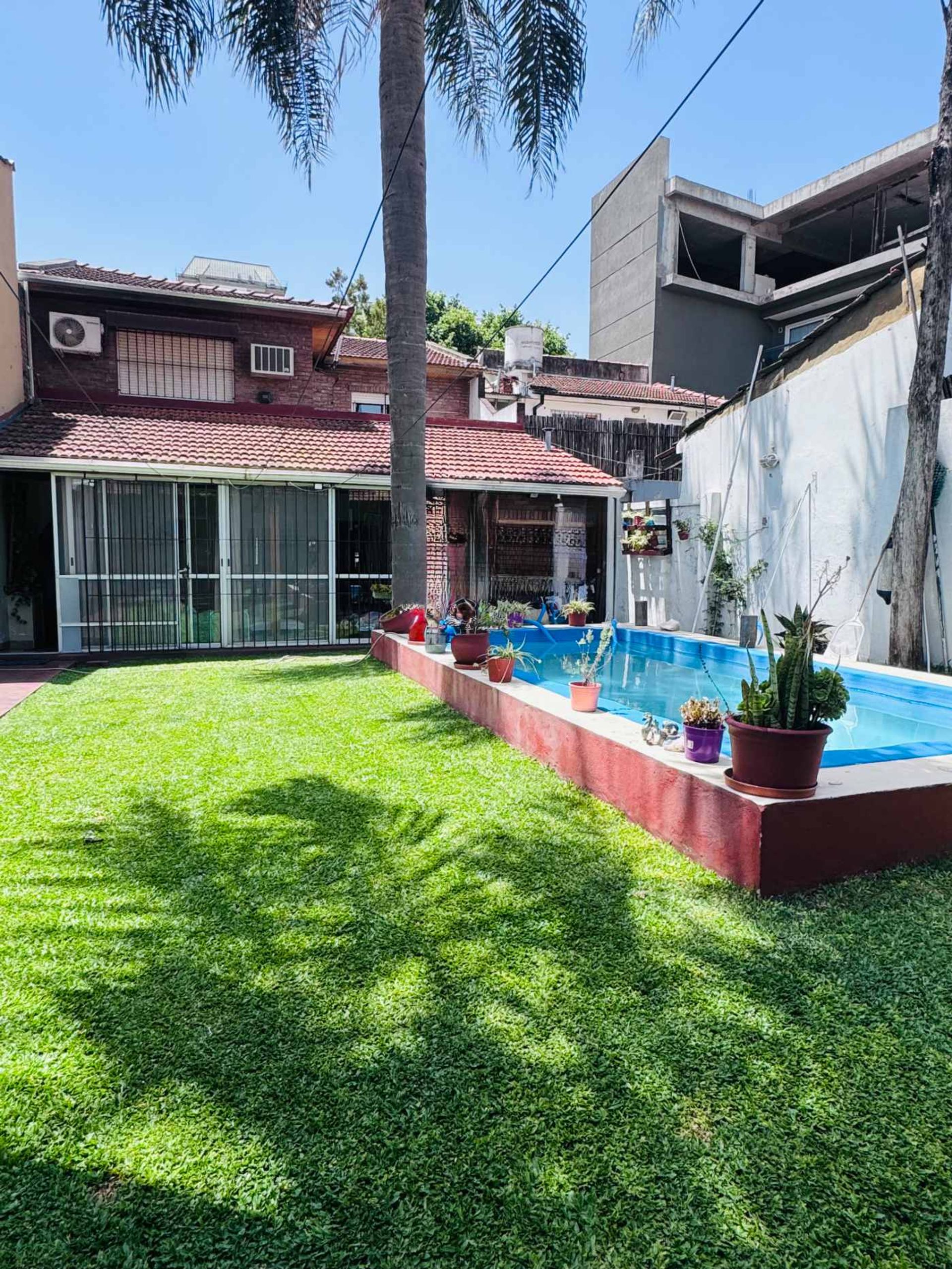 Casa en venta cerca Av. con pileta APTO CREDITO