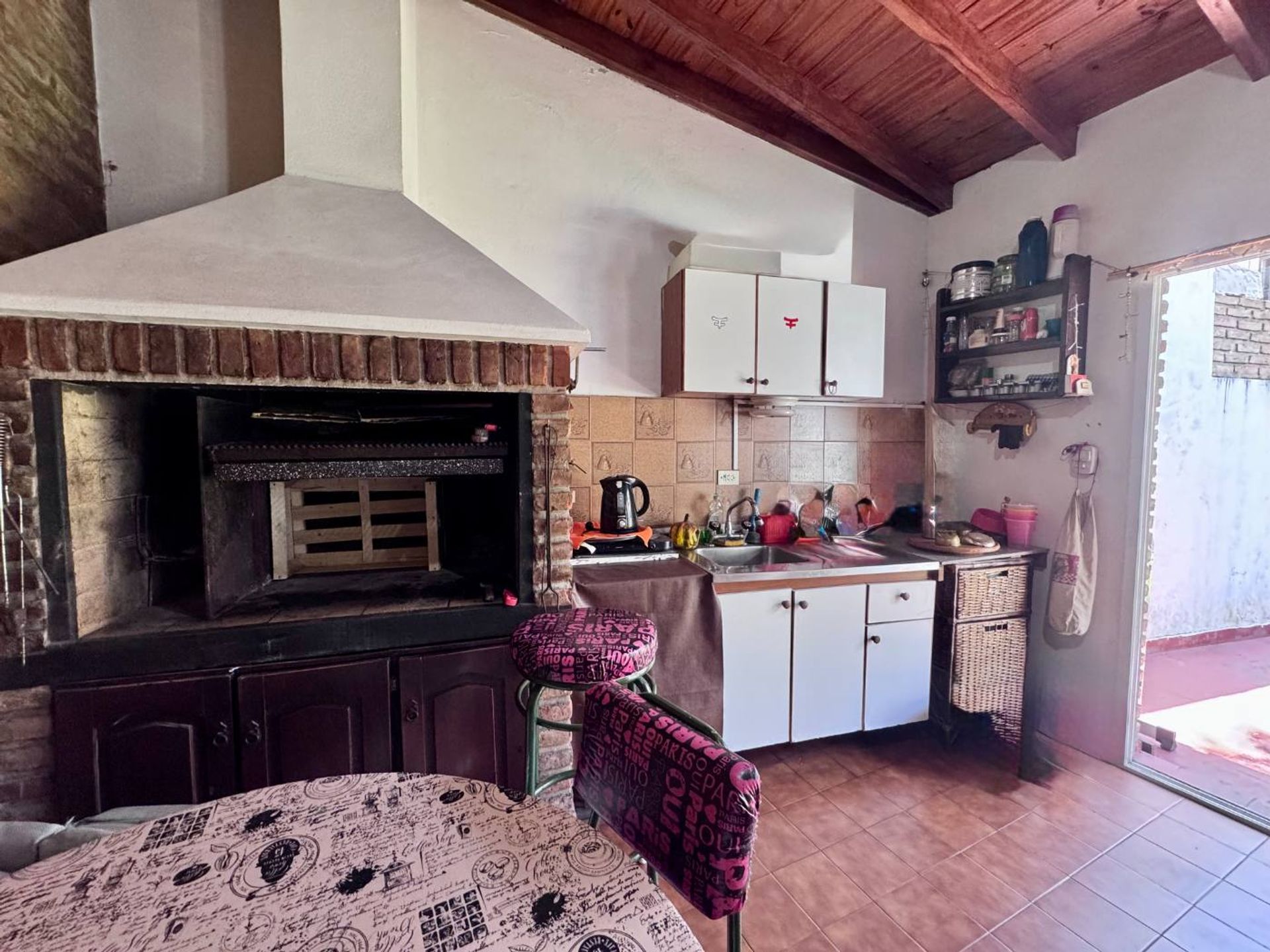 Casa en venta cerca Av. con pileta APTO CREDITO