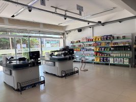 Commercial space for rent with parking in front of UNICENTER